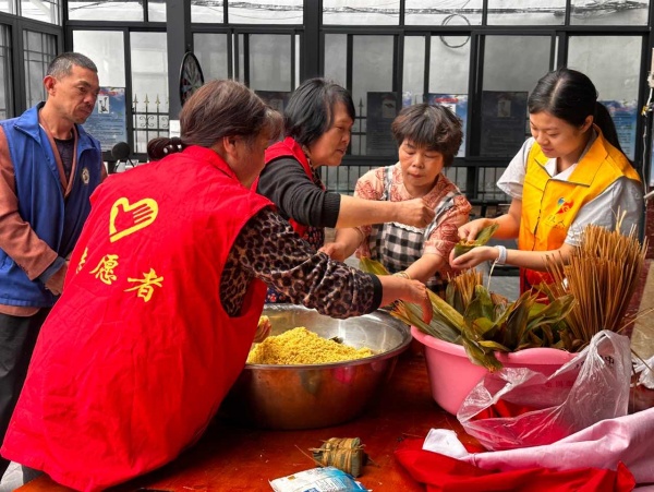 600浓浓端午情 去邪扬正气图片1_副本.jpg 600浓浓端午情 去邪扬正气图片1_副本.jpg